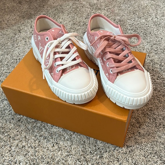 LV Rose Clair Pink Squad Sneaker Size 38.5 - Picture 1 of 5